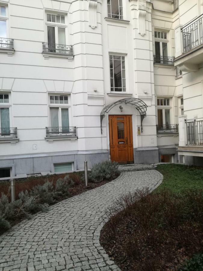 Apartment Hoza 50 With A Balcony In Close Center
