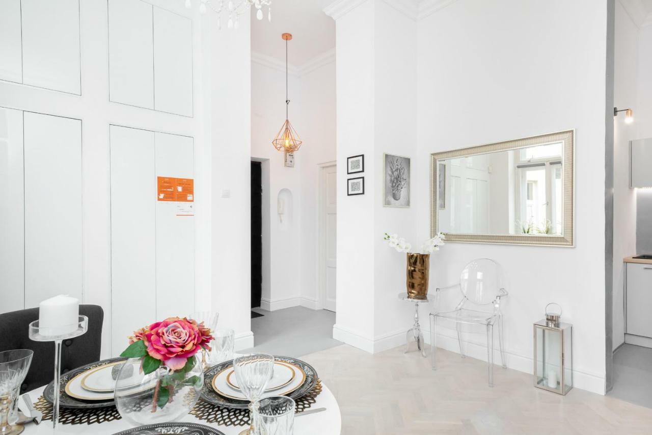 Center By Renters Apartment
