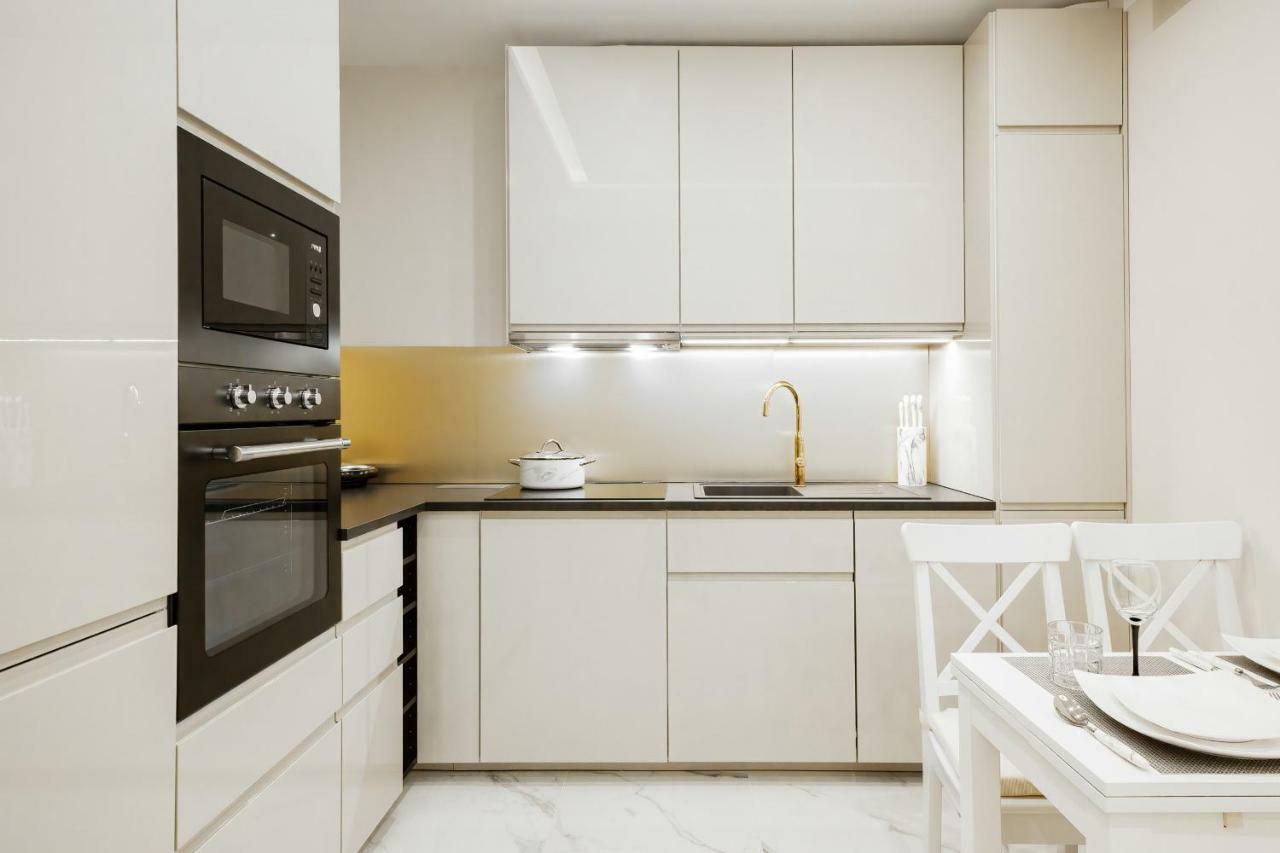 Aura Sky By Renters *