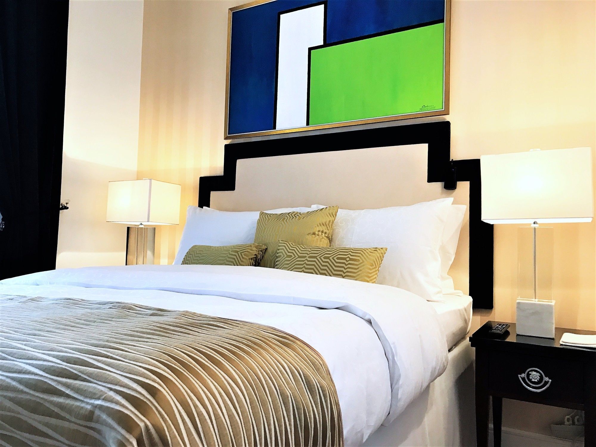 Luxury Collection Mondrian Market Square Apartment *