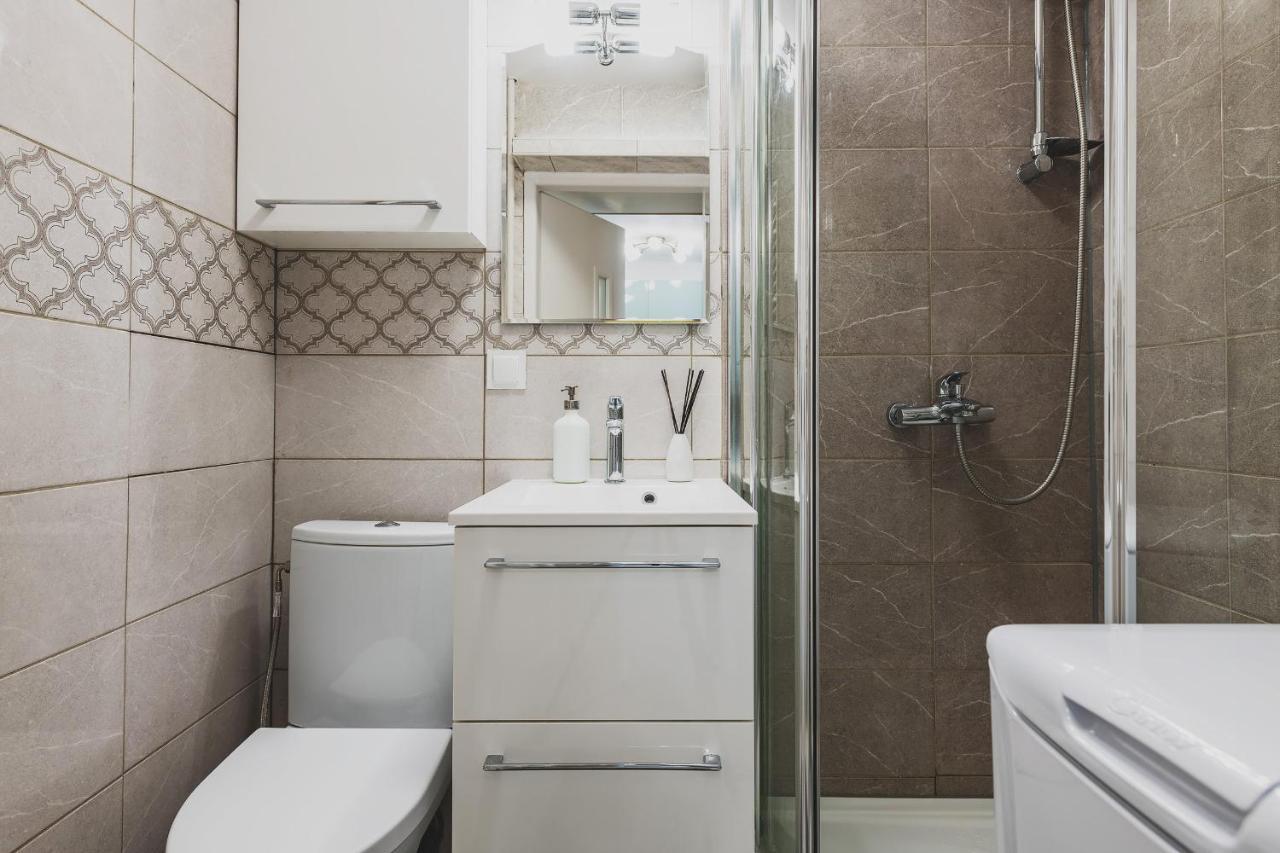 Apartment Mokotowska 67: Private With Balcony Near Us Embassy *