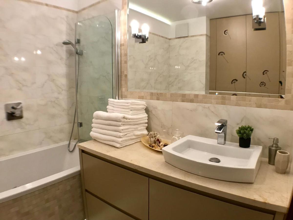 Stadium Apartment *