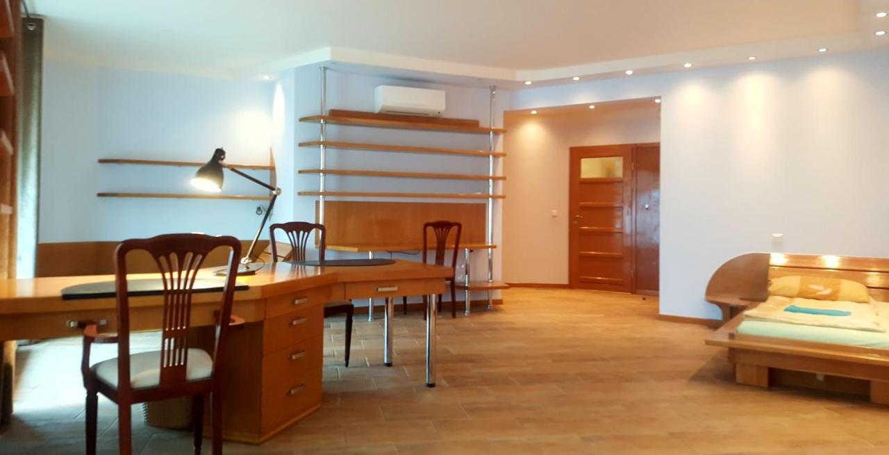 4 Apartament *