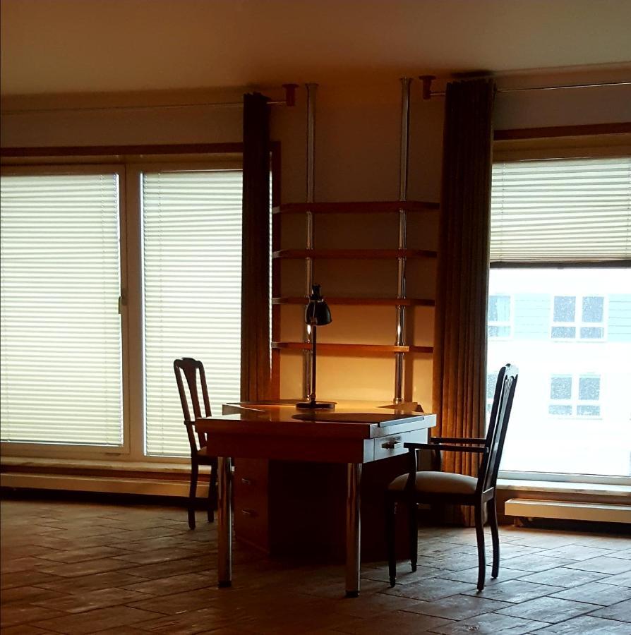 4 Apartment *