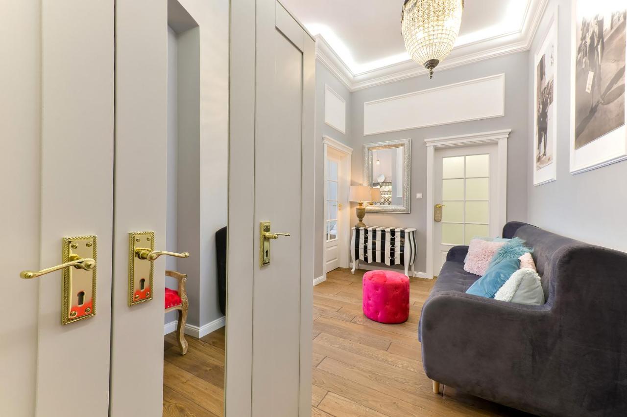 Apartment Leo De Lux Warsaw