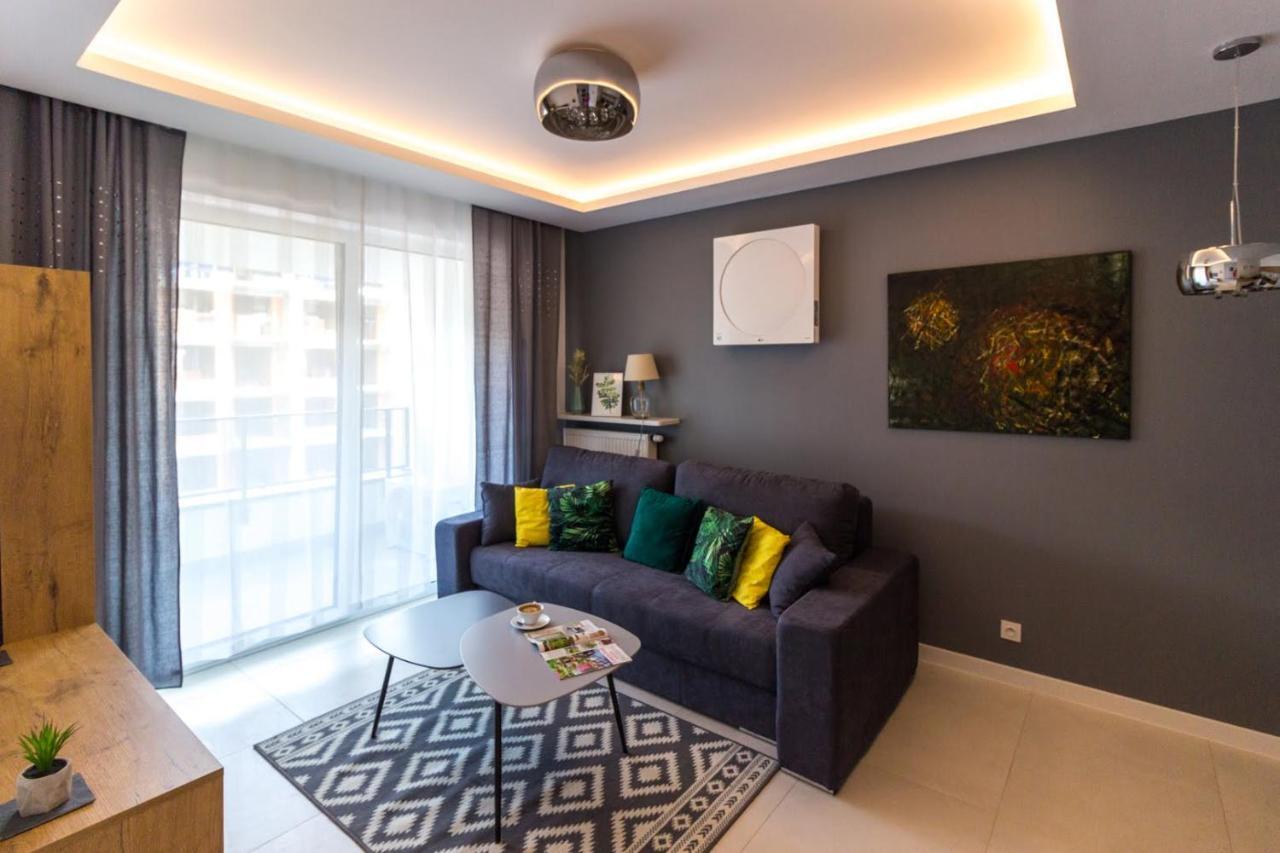 Apartment M&r Apartament: Airport-adjacent Business With Self Check-in Warsaw