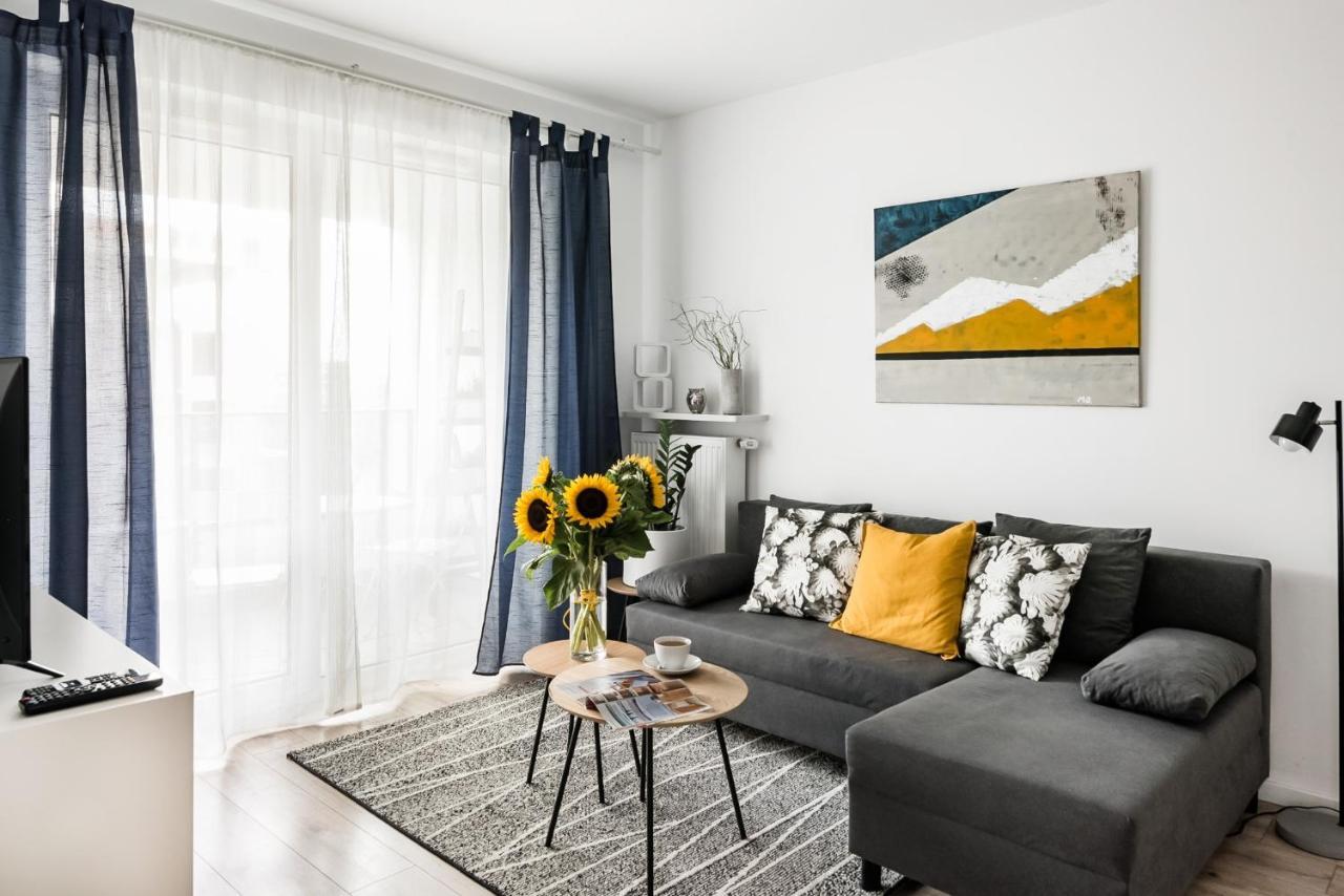 M&r Apartament: Premium Airport With Self Check-in Apartment