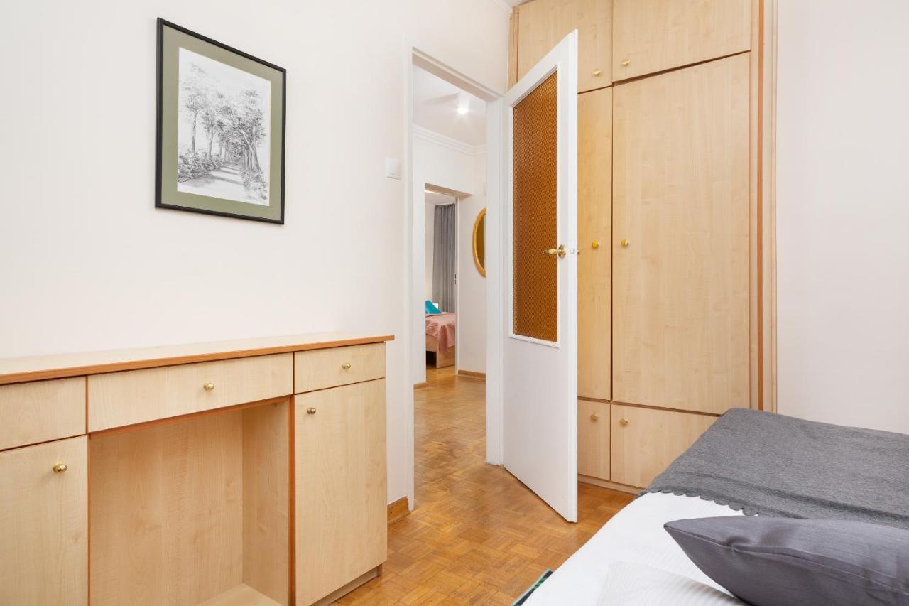 Apartment Comfy & Spacious By Renters