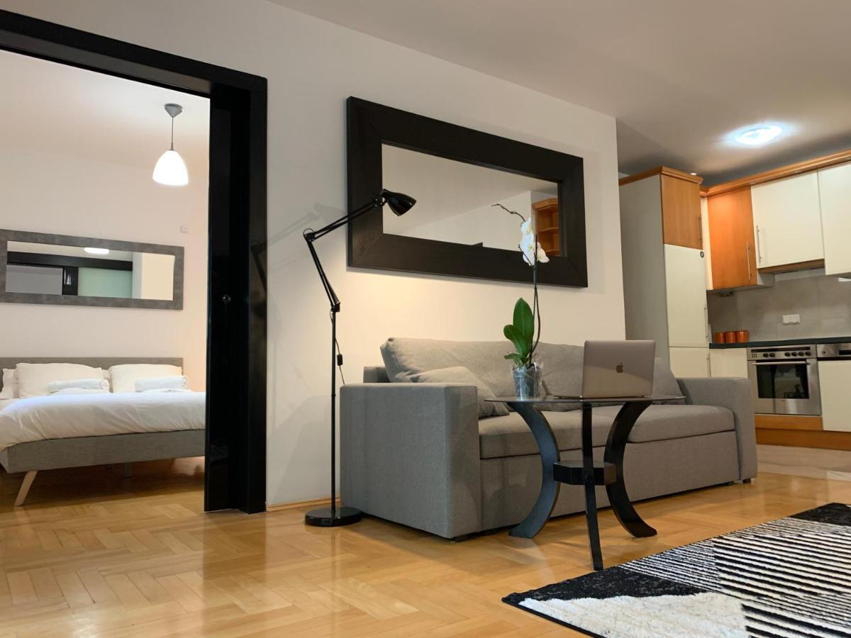 Modern 1br Flat In Heart Of With Parking Apartment Warschau
