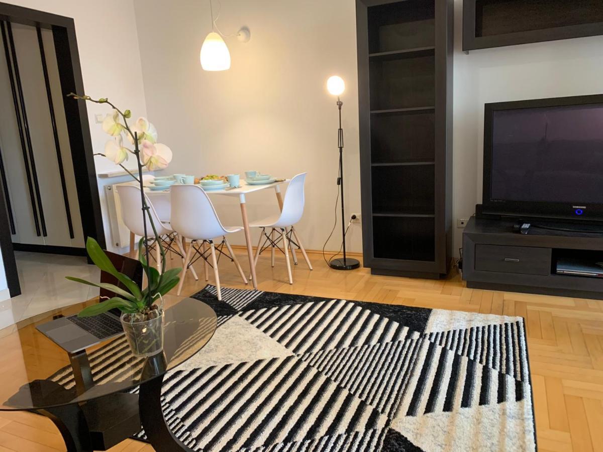 Modern 1br Flat In Heart Of With Parking Warschau