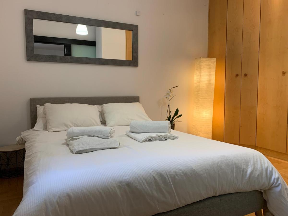 Modern 1br Flat In Heart Of With Parking *
