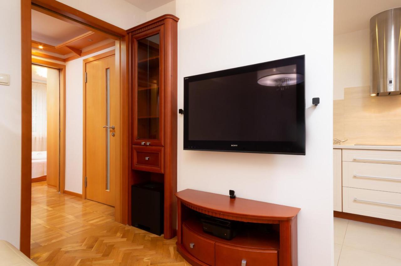 Two-bedroom Family Esperanto Next To Klif By Renters Warsaw