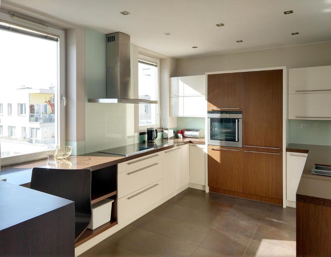 Vive Modern 3-bedroom Flat In Guarded Estate, Parking * Warsaw