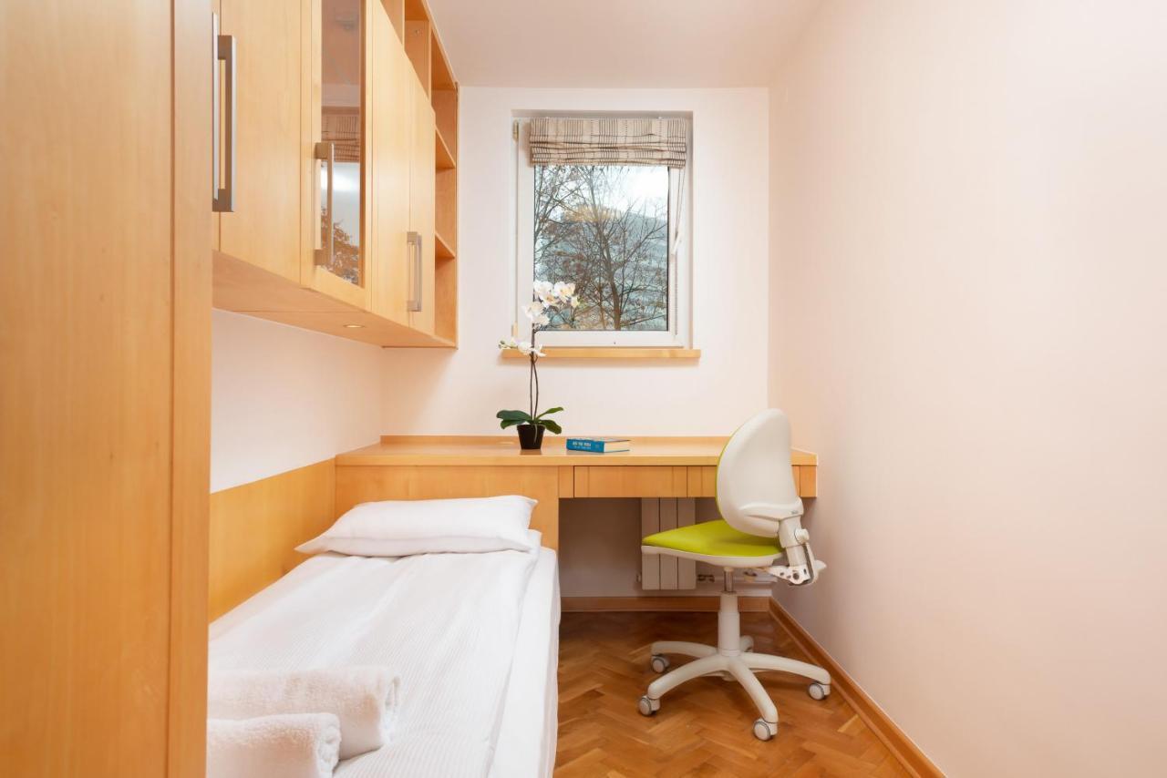 Two-bedroom Family Esperanto Next To Klif By Renters Warsaw