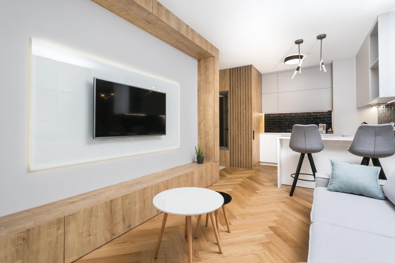 Modern Business In City Center Apartment *