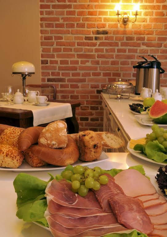 Bed & Breakfast American House Hennela Warsaw