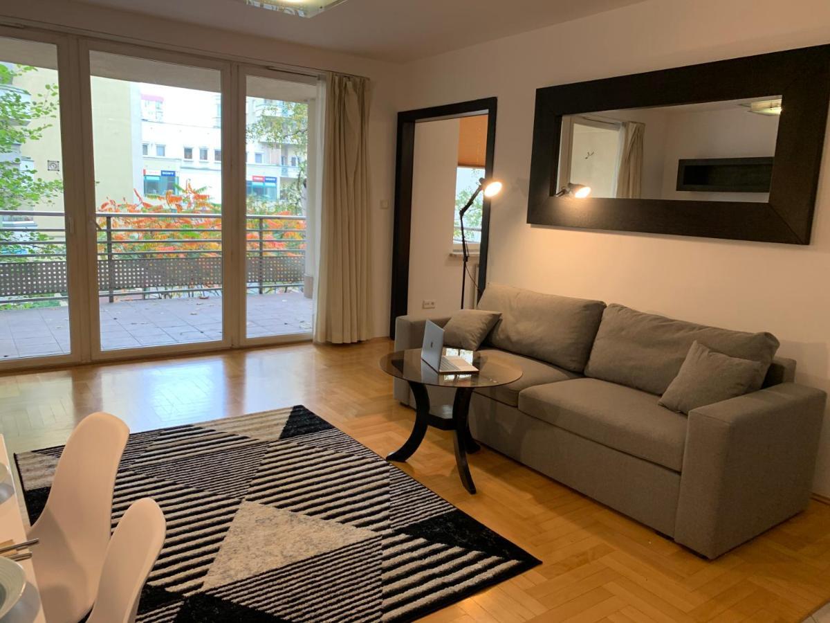Modern 1br Flat In Heart Of With Parking Apartment