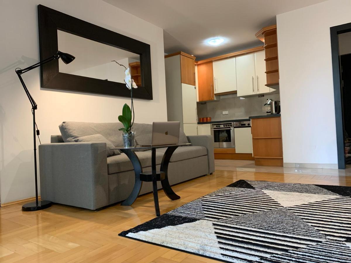 Modern 1br Flat In Heart Of With Parking Apartment Warschau
