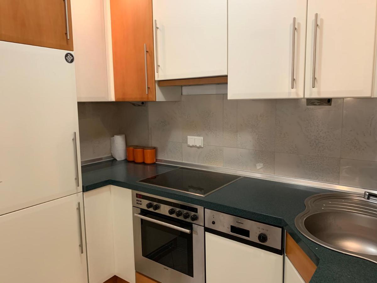 Modern 1br Flat In Heart Of With Parking Apartment