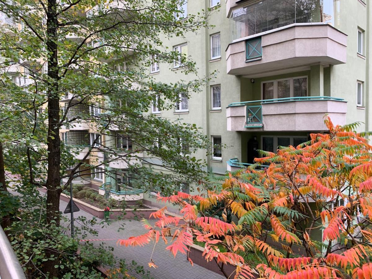 Modern 1br Flat In Heart Of With Parking Apartment