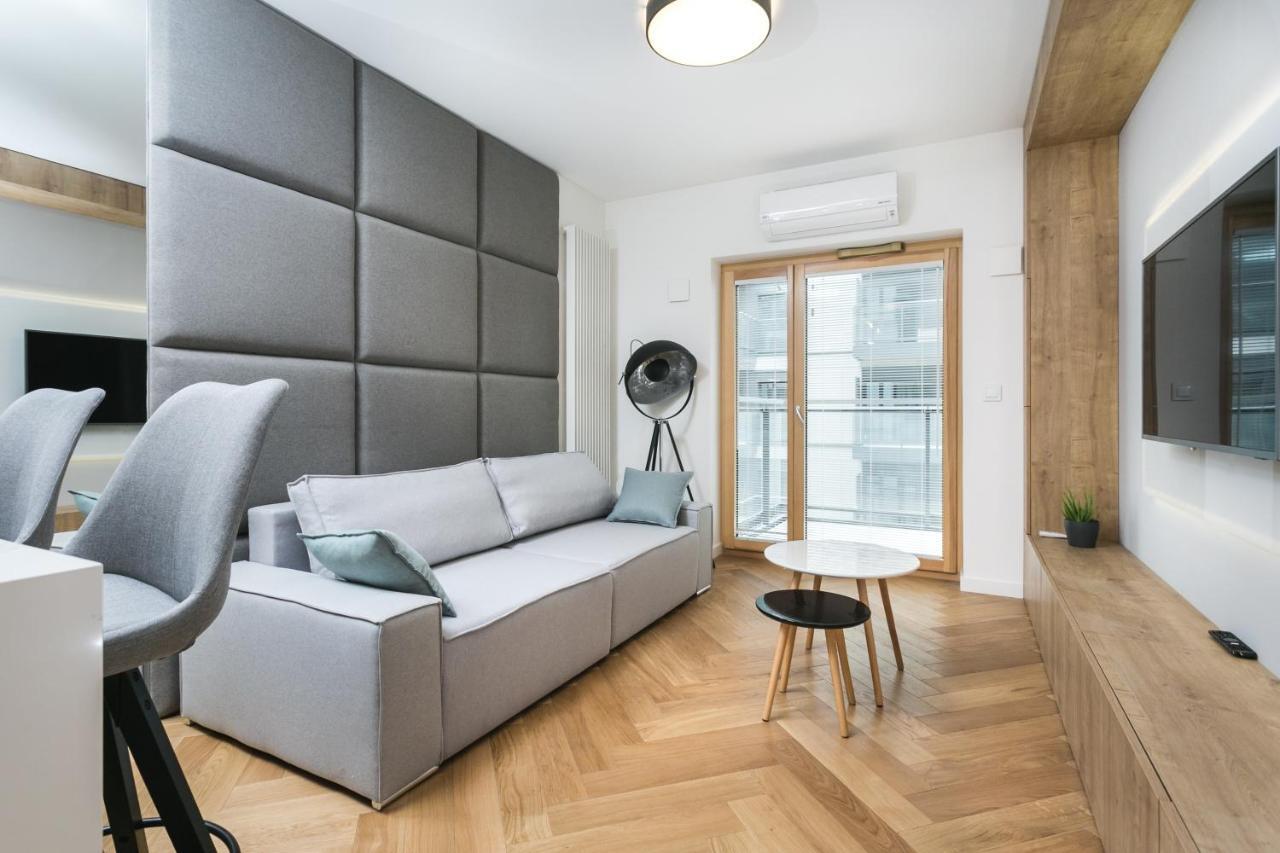 Modern Business In City Center Apartment
