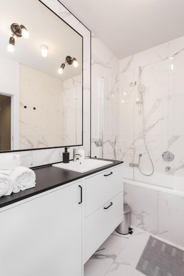 Modern Business In City Center Apartment Warsaw