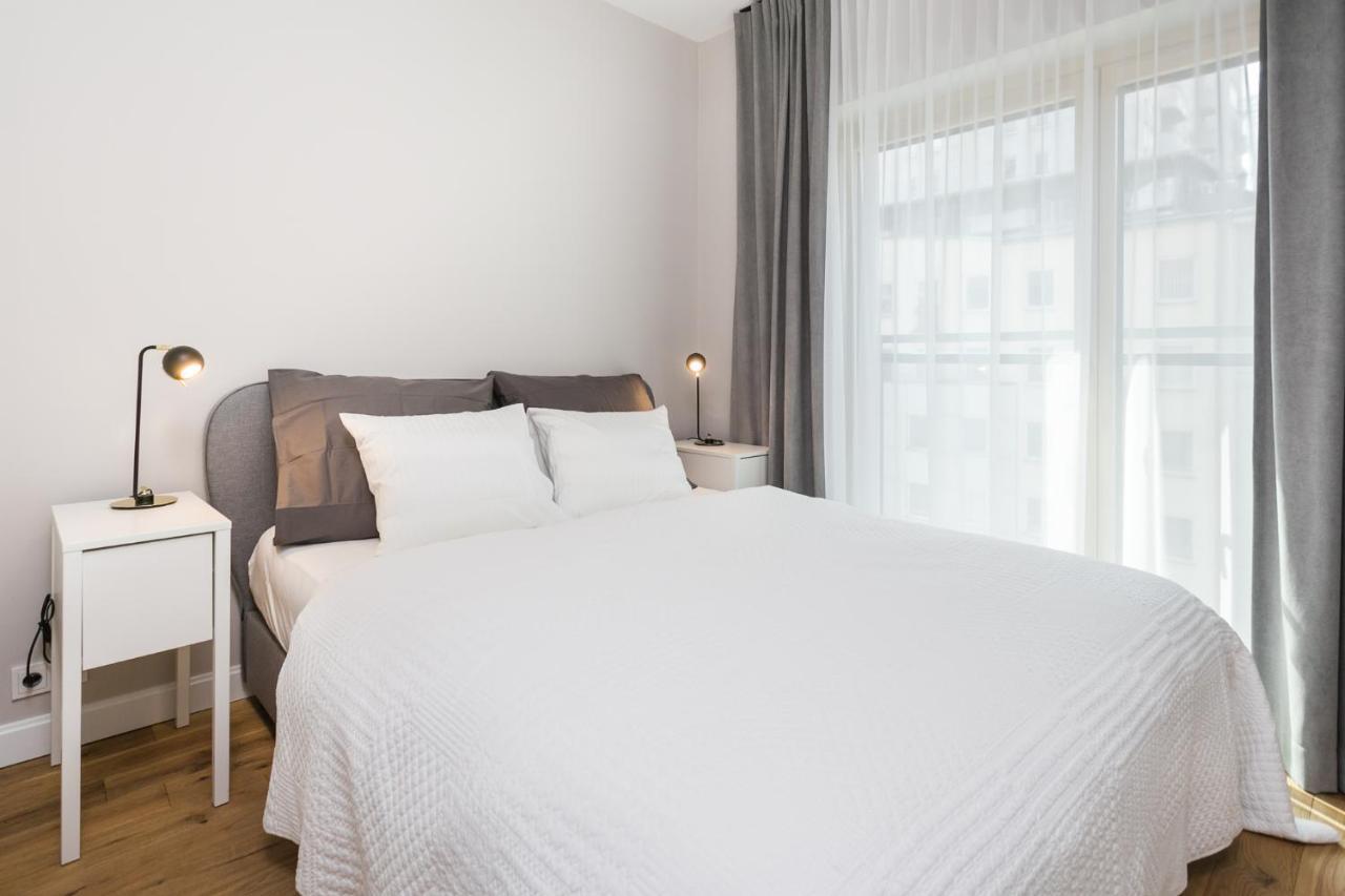 Modern Business In City Center Apartment *