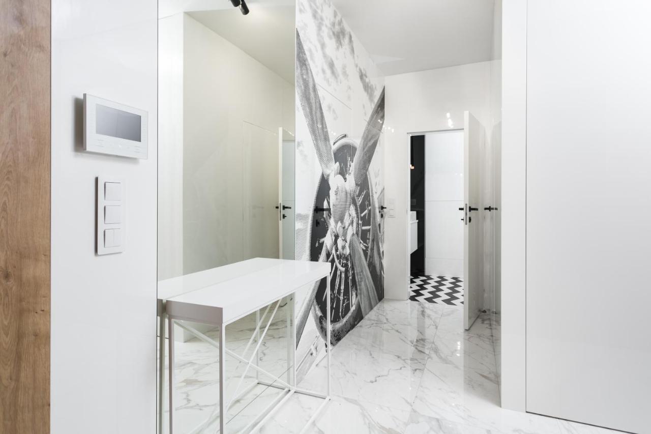 Modern Business In City Center Apartment