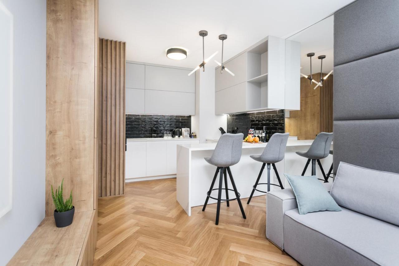 Modern Business In City Center Apartment