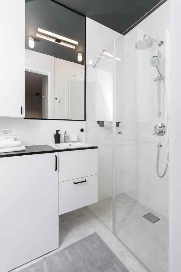 Modern Business In City Center Apartment *