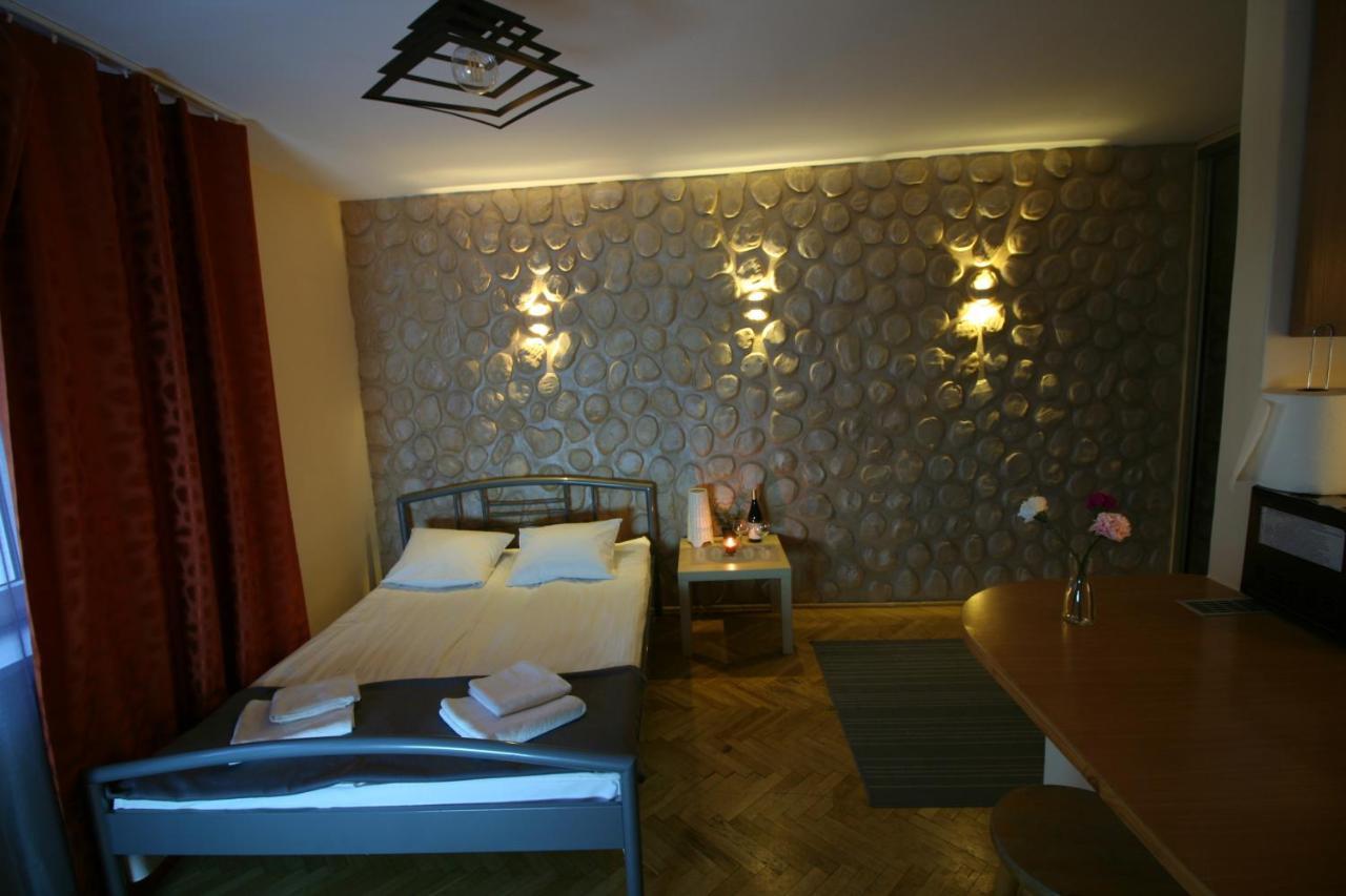 Apartment Zlota 60 *