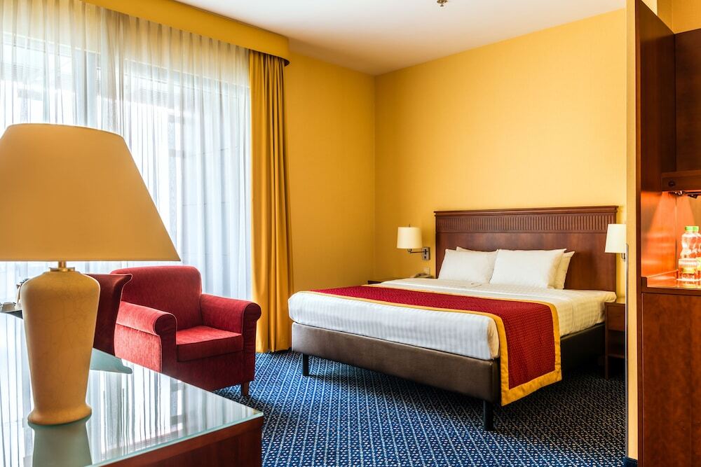 Courtyard By Marriott Airport Warsaw