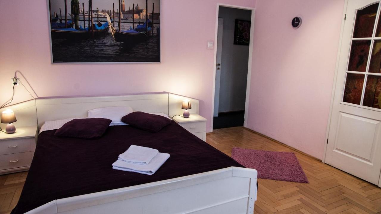 Zelazna Apartment *