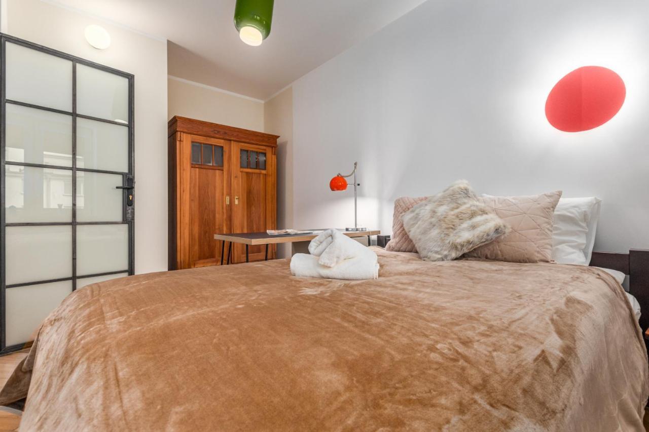 Center By Renters Apartment *