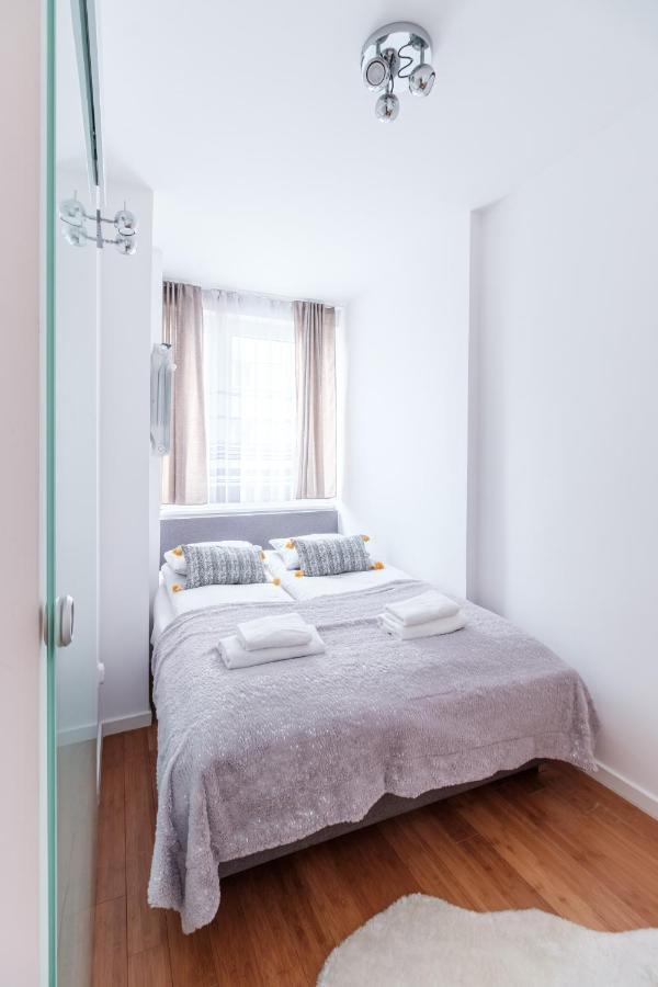 Apartment Inside Solec Warsaw