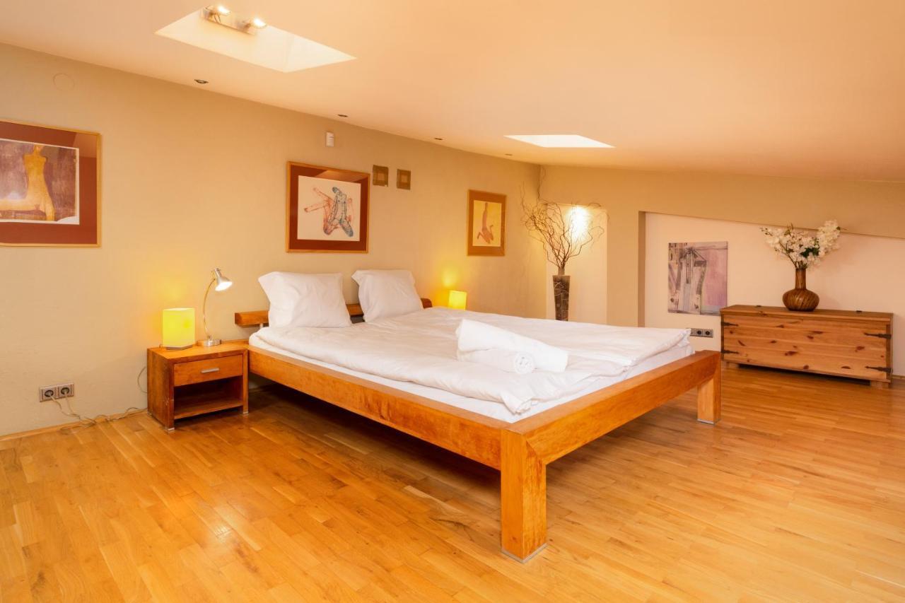 City Center By Renters Apartment *