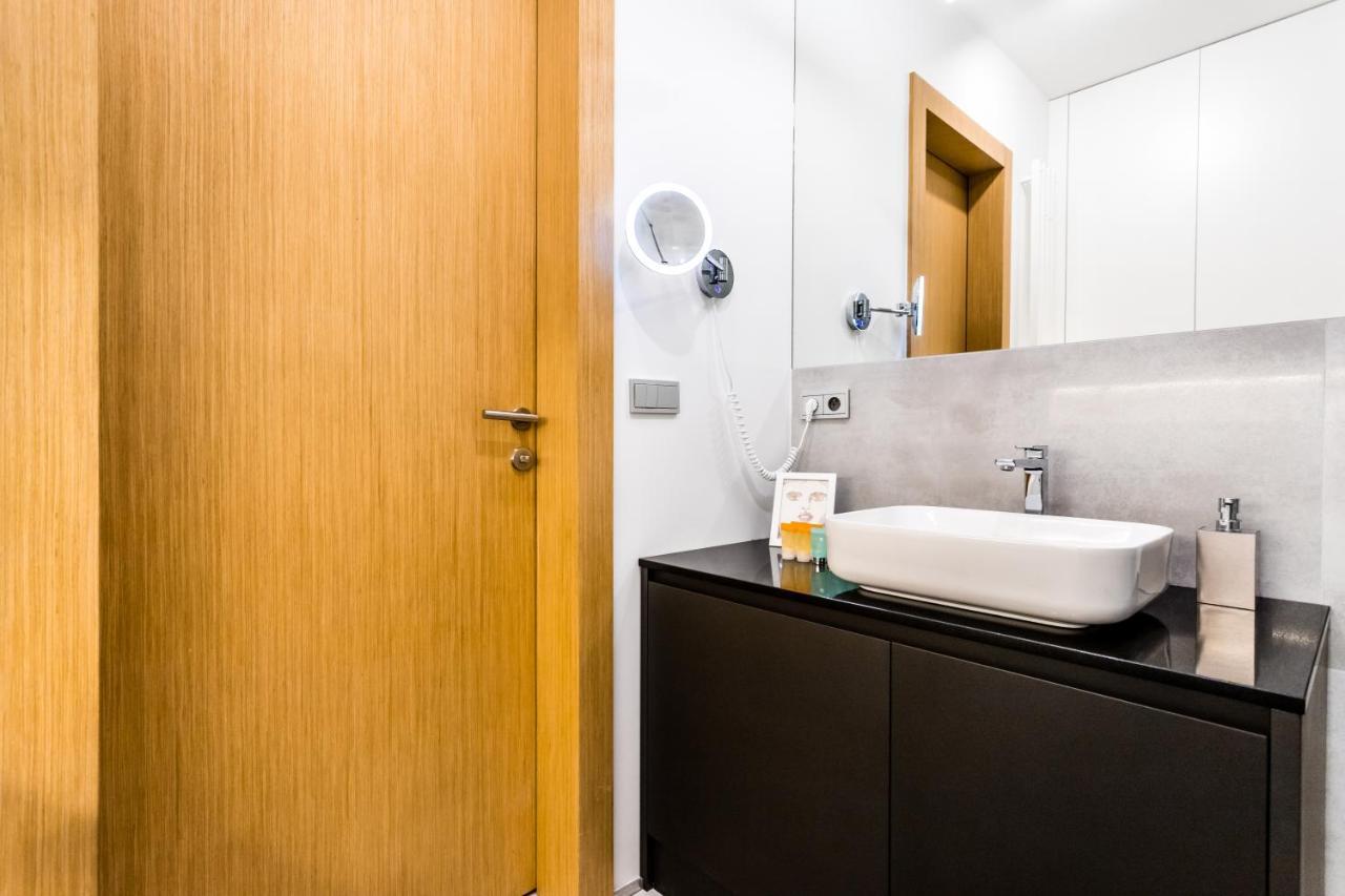 Apartment Self Check In Grzybowska 4 *