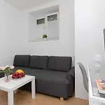 Micro Apartment Near Fort Mokotow By Noclegi Renters