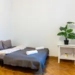 Golden Apartments/Cel2/4