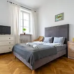 Golden Apartments/Cel2/4