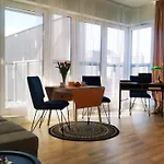 Warsaw De Luxe