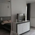 Apartment Z Ogrodkiem Na Warszawskiej Woli
