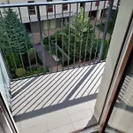 Aparthotel In Warsaw Very Close To The City Center, Free Underground Parking, Wifi, Air Conditioning, Balcony