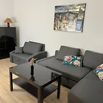 Przestronna Kawalerka Mokotow Dla 3 Osob