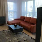 Warsaw De Luxe