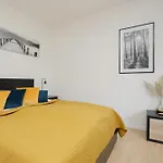 Bright Studio For 4 People In Warsaw By Noclegi Renters