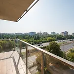 Ochota Spacious Apartment