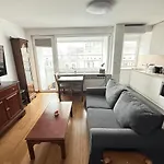 Stylish Central Apt, Palace View
