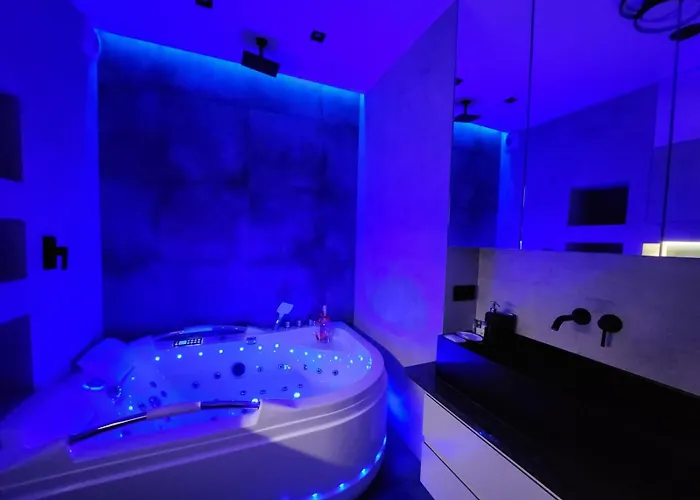 Warszawa Central House - Studios In Warsaw With Private Jacuzzi, Full Access To Sauna, Gym And Billards - Studia Z Prywatnym Jacuzzi Oraz Dostepem Do Sauny, Silowni I Bilarda