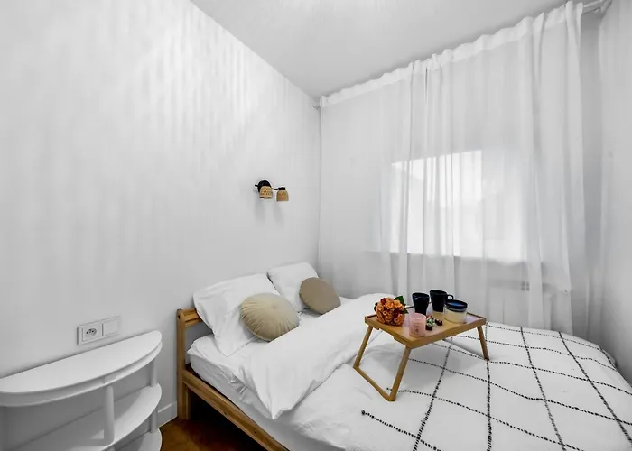 Warsaw Praga Apt - Parking, Tram&Shops Nearby - By Rentujemy